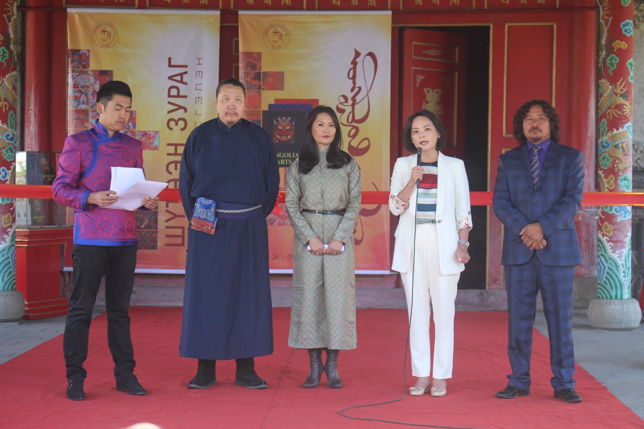 “Шүтээн зураг үзэсгэлэн” болон “Монголын урлаг цомгийн нээлт боллоо